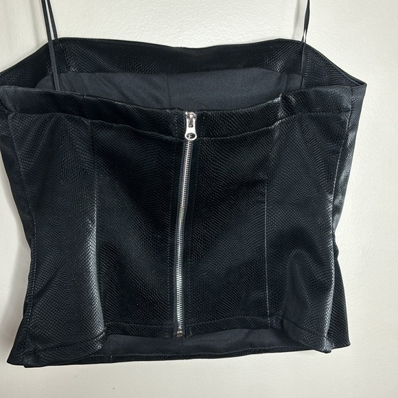 Kirious | Black Snakeskin STYLE cropped Fitted Top | Back Zippper | Trendy SZ M - Picture 5 of 8
